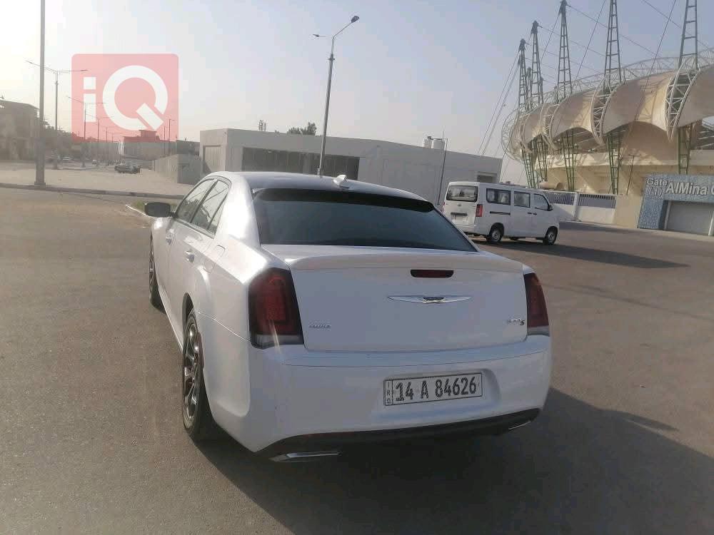کرایسلەر 300